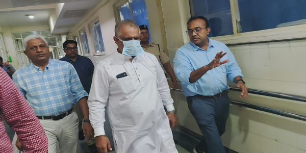 एसएमएस ट्रोमा सेंटर में लगी आग: अस्‍पताल अधीक्षक डॉ. भाटी एवं ट्रोमा सेंटर के अधीक्षक डॉ. धाकड़ को पद से हटाया