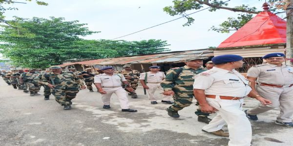 चुनाव की अधिसूचना जारी होने पर पुलिस का हुआ फ्लैग मार्च