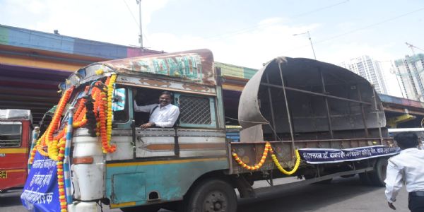 प्रस्तावित प्रतिमा पादुका हिस्सा ठाणे आगमन से अंबेडकर समर्थकों में जश्न