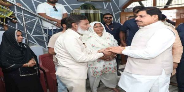 मप्र में 16 बच्चों की मौत के बाद सरकार की बड़ी कार्रवाई, ड्रग कंट्रोलर हटाए गए, 3 अफसर निलंबित