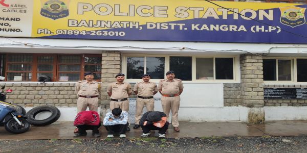 बैजनाथ में गाड़ी से 318.10 ग्राम चरस बरामद, तीन आरोपी गिरफ्तार