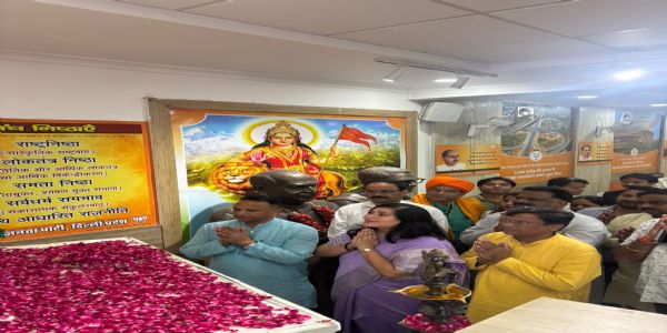 महर्षि वाल्मीकि प्रकटोत्सव की पूर्व संध्या पर दिल्ली भाजपा एससी मोर्चा ने किया पुष्पांजलि कार्यक्रम का आयोजन
