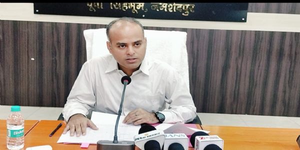 मरीज को एंबुलेंस नहीं मिलने पर उपायुक्त हुए नाराज, कार्रवाई की चेतावनी