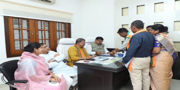 स्कूल शिक्षा मंत्री गजेन्द्र यादव ने भाजपा कार्यकर्ताओं व आमजनों की सुनी समस्याएं