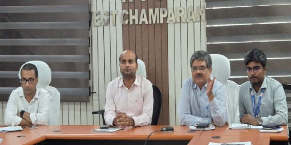 आदर्श आचार संहिता लागू होने के बाद राजनीतिक दलों के प्रतिनिधियों के साथ बैठक