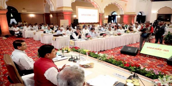 जिले की औद्योगिक और आर्थिक संभावनाओं का अध्ययन कर बनाएं कार्ययोजना : मुख्यमंत्री डॉ. यादव