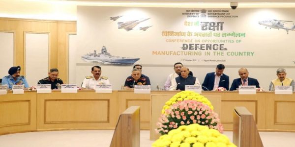युद्धक्षेत्र बदला, भविष्य में एल्गोरिदम और एआई से लड़े जाएंगे युद्ध : रक्षा मंत्री