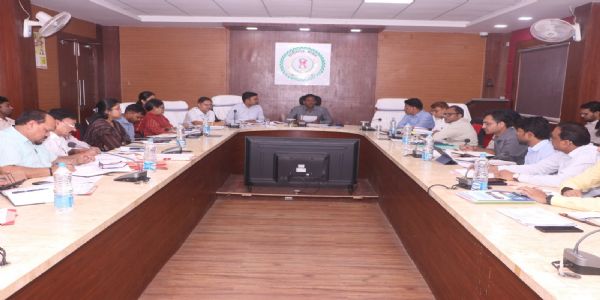 सूरजपुर : समय सीमा की बैठक में आदि कर्मयोगी योजना को लेकर की गई चर्चा