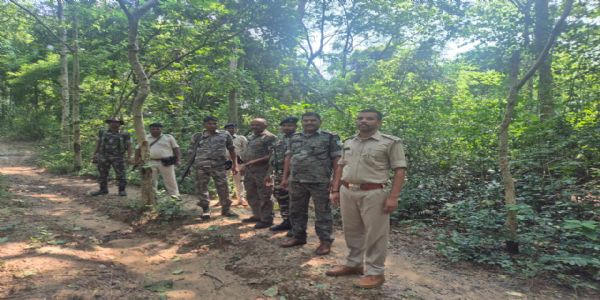 उत्पाद विभाग ने छापेमारी कर 90 लीटर अवैध महुआ शराब किया जब्त