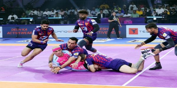 पीकेएल-12: दबंग दिल्ली की लगातार चौथी जीत, जयपुर पिंक पैंथर्स को 29-26 से हराया