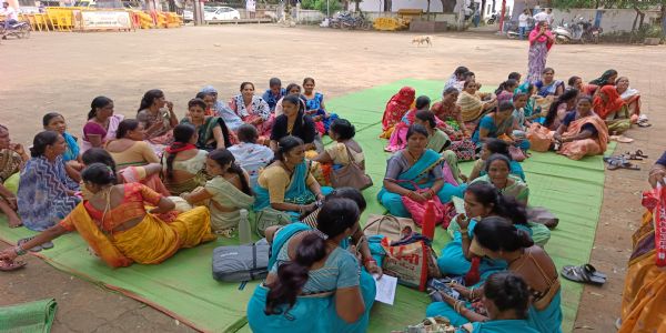 धमतरी : मानदेय को लेकर गांधी मैदान में गूंजा सक्रिय महिलाओं का आक्रोश