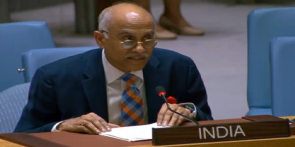 पाकिस्तान अपने ही लोगों पर बमबारी करता है, दुनिया सब जानती हैःभारत