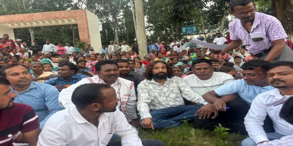 जान देंगे पर आदिवासियों की जमीन लूटने नहीं देंगे : देवेंद्रनाथ महतो