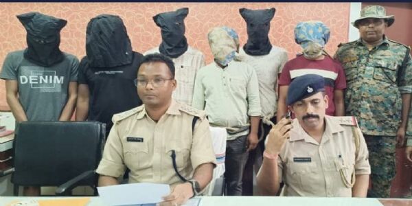 सरायकेला पुलिस ने तीन लाख रुपये की लूट का किया खुलासा,छह आरोपित गिरफ्तार