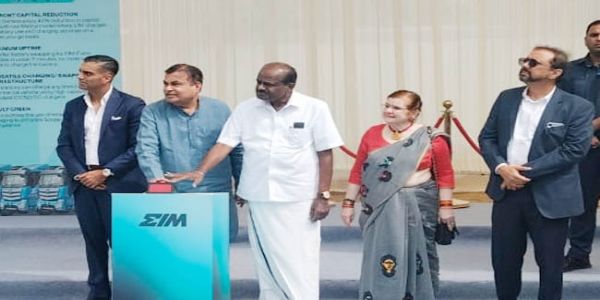 नितिन गडकरी ने किया उत्तर भारत का पहला वाणिज्यिक इलेक्ट्रिक ट्रक बैटरी स्वैपिंग स्टेशन का उद्घाटन