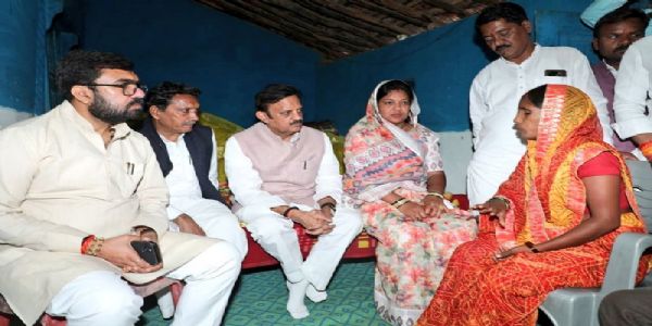 छिंदवाड़ा में पीड़ित परिजनों से मिले उप मुख्यमंत्री शुक्ल, हर संभव सहायता का दिया आश्‍वासन