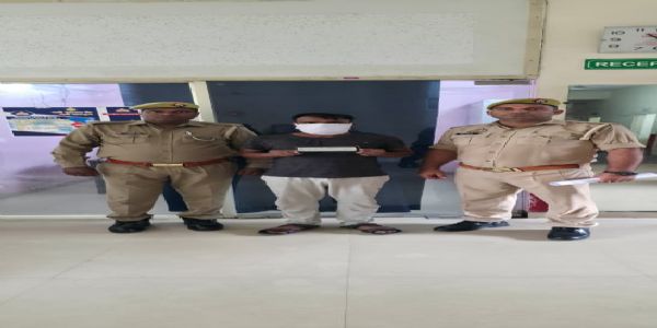 दंपति से 5 लाख रुपये उगाहने के लिए खुद के अपहरण का रचा स्वांग, गिरफ्तार