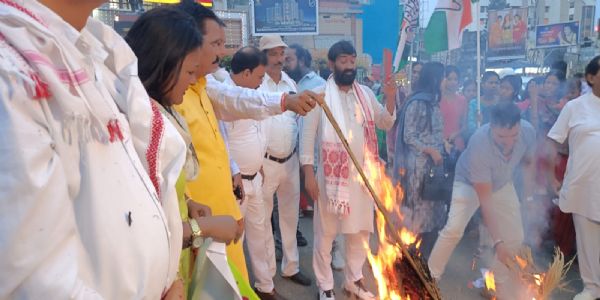 कांग्रेस ने सीजेआई पर जूता फेकने के विरोध में किया विरोध मार्च