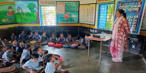 एमसीबी: कलेक्टर और जिला पंचायत सीईओ ने विभिन्न स्कूलों का किया निरीक्षण