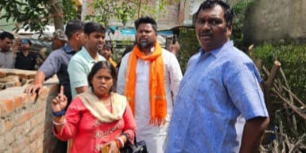दलित परिवार की जमीन पर कब्जे को लेकर पूर्व नेता प्रतिपक्ष से भिड़े दबंग
