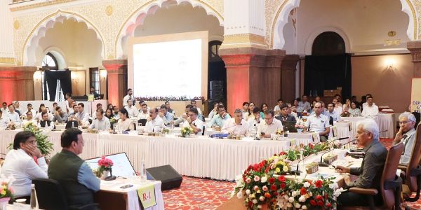 कलेक्टर्स जन कल्याणकारी योजना और विकास कार्यों के प्रचार में करें सहयोग : मुख्य सचिव जैन