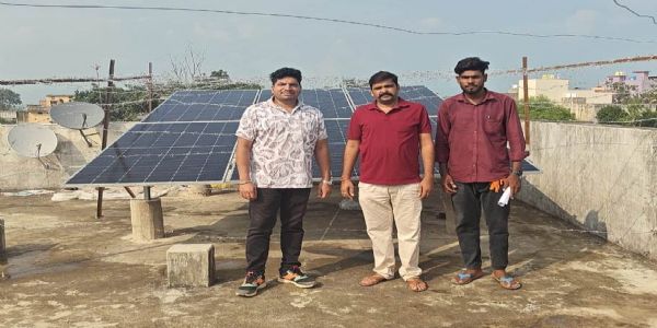मुंगेली : सूरज की रोशनी से जगमगाया प्रेम का घर