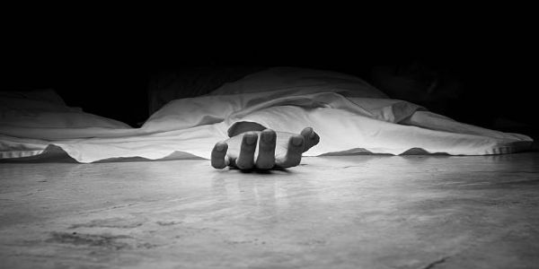 गोबरडांगा में रेल लाइन के बीच मिला युवक का रक्तरंजित शव