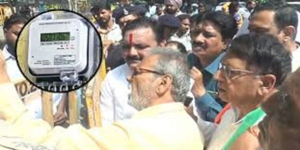भोपाल: स्मार्ट मीटर को लेकर कांग्रेस का प्रदर्शन, पूर्व मंत्री ने कहा-स्मार्ट मीटर का पाकिस्तानी कनेक्शन, जबलपुर में मंत्री ने नकारा