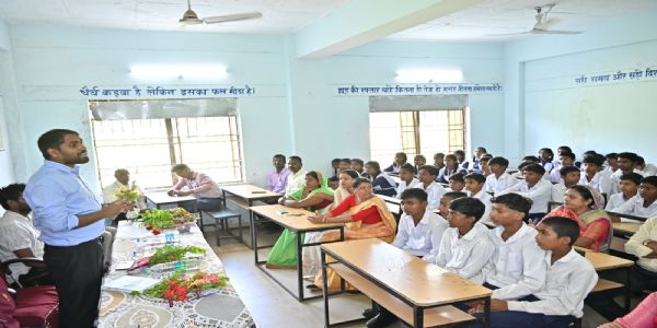 सिर्फ परीक्षा पास होने के लिए नहीं मेरिट में स्थान बनाने अध्ययन करें : कलेक्टर