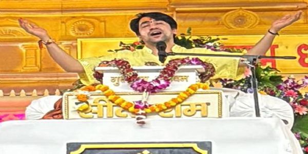 दौड़ते हुए घोड़े व उगते हुए सूर्यं का चित्र लगाने से कभी भी भाग्य नहीं चमकता : पं. धीरेंद्र शास्त्री