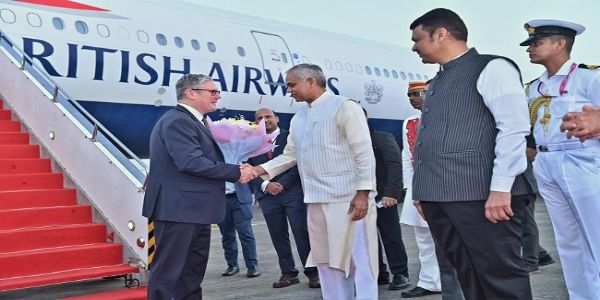 प्रधानमंत्री ने भारत यात्रा पर आए ब्रिटेन के प्रधानमंत्री केअर स्टार्मर का स्वागत किया