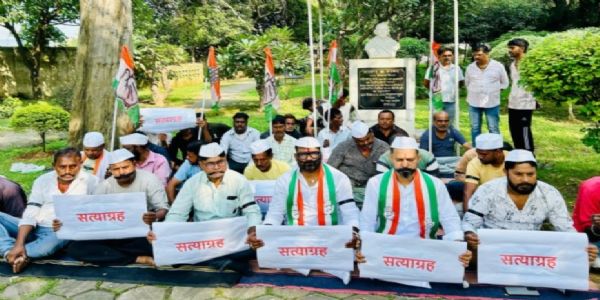कांग्रेस में नई नियुक्ति पर बवाल, कार्यकर्ताओं ने किया सत्याग्रह