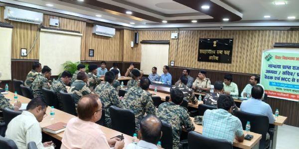 अररिया में 90 चेक पोस्ट पर सघन जाँच के निर्देश, निष्पक्ष चुनाव सुनिश्चित करने पर जोर