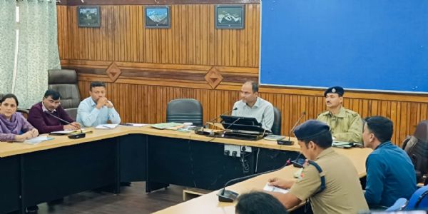 नशा मुक्त चंपावत: जिलाधिकारी की अध्यक्षता में जागरूकता अभियान तेज