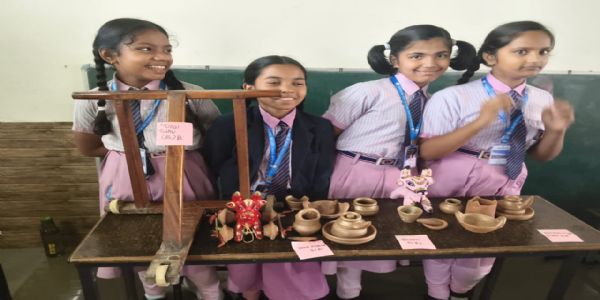 बच्चों ने बनाए आकर्षक मॉडल, छत्तीसगढ़ की संस्कृति को सजीव किया