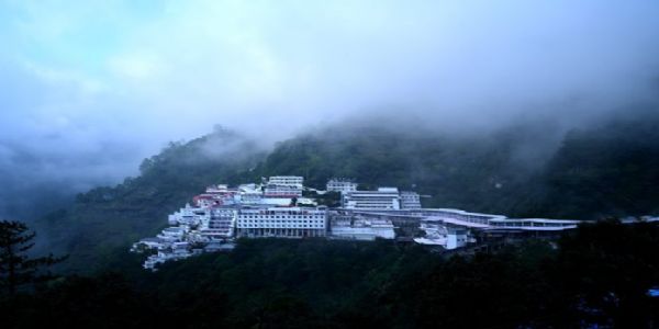 प्रतिकूल मौसम के कारण तीन दिनों के लिए स्थगित वैष्णो देवी यात्रा आज फिर से शुरू