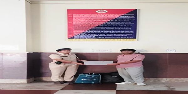 ”ऑपरेशन अमानत” के तहत आरपीएफ की ईमानदारी , यात्रियों की छोड़ी वस्तुएं लौटाईं
