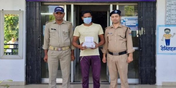 स्मैक के साथ नशा तस्कर रहमान गिरफ्तार
