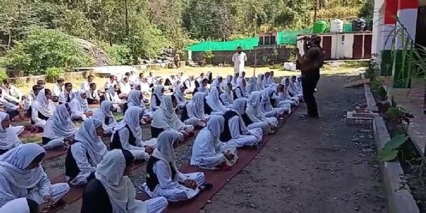 भारतीय सेना ने पुंछ में महिलाओं के लिए प्रेरणादायक करियर अवसरों पर व्याख्यान का किया आयोजन