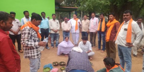 ईसाई धर्मांतरित परिवार की 18 वर्ष बाद हुई घर वापसी, समाज ने किया स्वागत