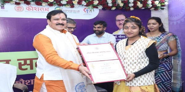 मप्रः मंत्री टेटवाल ने कौशल प्रतिभा प्रोत्साहन समारोह में राष्ट्रीय पुरस्कार विजेताओं किया सम्मान
