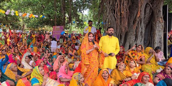 महिलाओं ने अवसान मैया की पूजा कर अखण्ड सौभाग्य वरदान मांगा