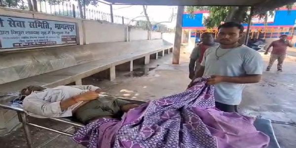 अनियंत्रित ट्रक के चपेट में आने मध्याह्न भोजन कर्मी घायल, हालत नाजुक