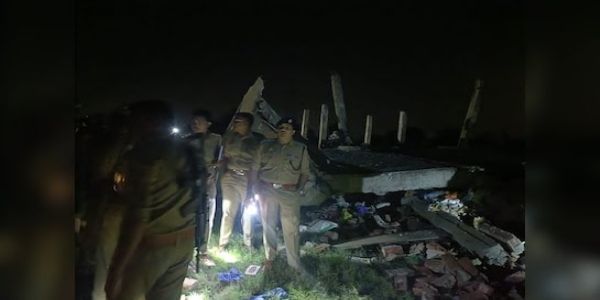 अयोध्या : पूराकलंदर थाने के कुछ ही दूरी पर धमाके के साथ मकान गिरा, दो की मौत, एक घायल