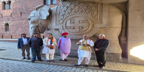 जवाहर सिंह बेढ़म ने मंत्रिपरिषद के साथियों के साथ कार्ल्सबर्ग मुख्यालय का दौरा किया