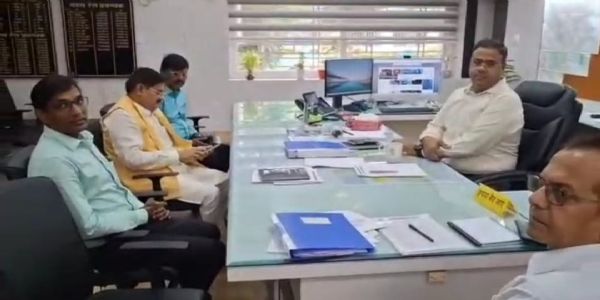 बरमसिया और गया पूल को लेकर डीआरएम से मिले विधायक