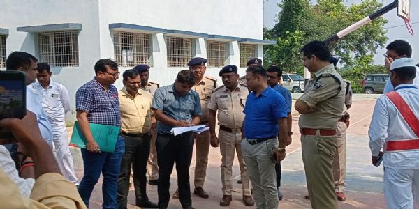 डीएम-एसएसपी ने किया डिस्पैच सेंटर का निरीक्षण