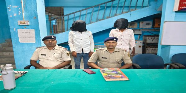 हथियार लहराने पर दो युवक पहुंचे बेतिया जेल