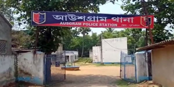 आऊशग्राम में पुलिसकर्मियों पर हमला, तृणमूल नेता गोलाम मोल्ला गिरफ्तार