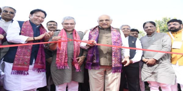 अश्विनी वैष्णव ने गुजरात के मेहसाणा में किया वीजीआरसी में ट्रेड शो और एग्जीबिशन का उद्घाटन